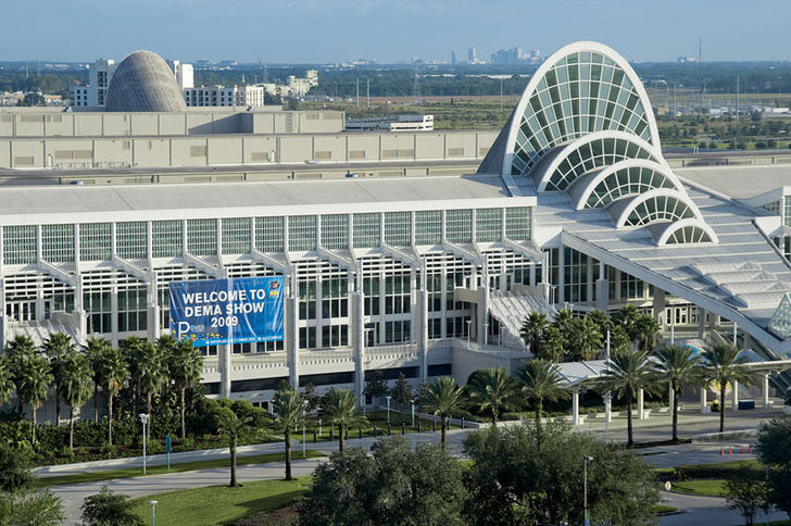 Mässbyggnaden i Orlando, Florida, där DEMA har gått av stapeln de senaste fem sex åren. . Star Trek og iPhone på DEMA – årets gadget-nyheder