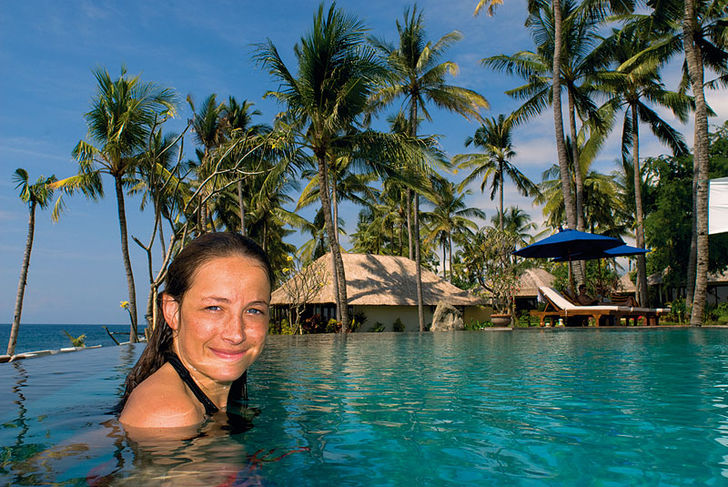 Siddhartha Dive Resort har en infinity-pool, där poolvattnet rinner av kanten och verkar att gå samman med horisonten. Bali x 2 - för maximal upplevelse