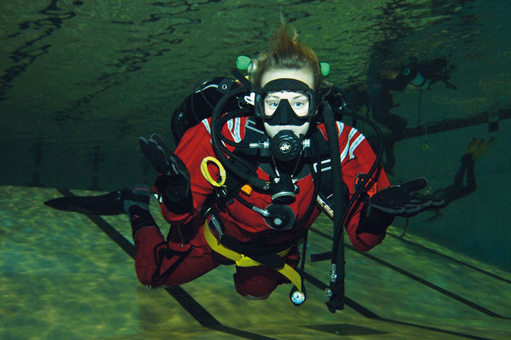 Med hjälp av killarna på Fathom & Blues Dive Center Weymoth tog Ingrid steget in i den tekniska dykvärlden. OWUSS-scholarship – Ingrids dagbok mars