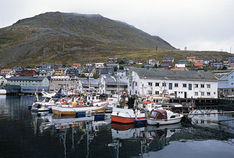 Honningsvåg är inte bara pittoreskt utan även en levande fiskehamn. Nordkap – på toppen av Europa