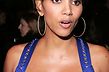 Halle Berry simmar med hajar
